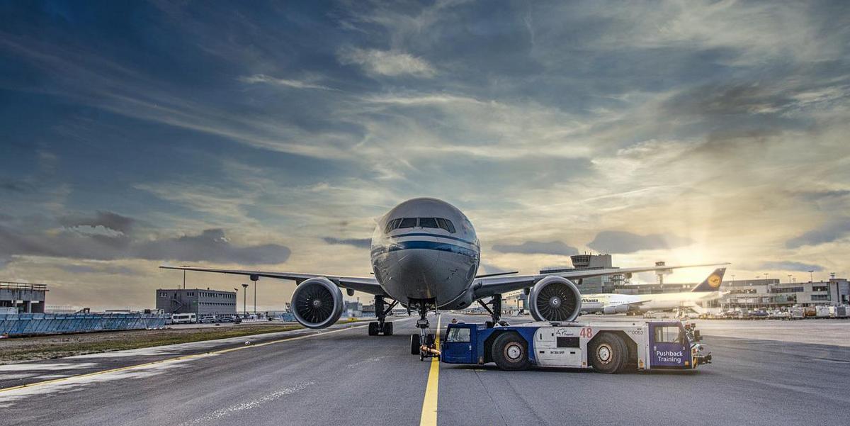 Flugzeug Flughafen