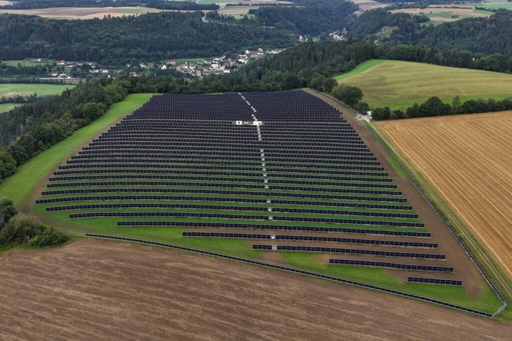 Vertikale Photovoltaik, Next2Sun, Solarpark in Löfflingen
