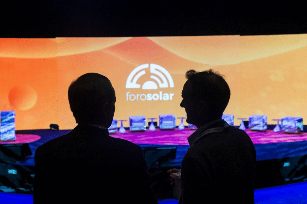 El XIII Foro Solar reunirá en octubre al sector fotovoltaico y del almacenamiento para definir la hoja de ruta a 2030 - Artículo de energía solar EXAASOLAR