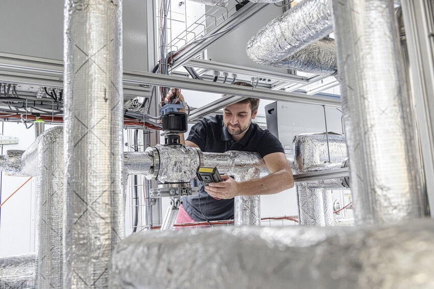Fraunhofer ISE Optimizes Heat Pumps for Industrial Processes and Heating Networks