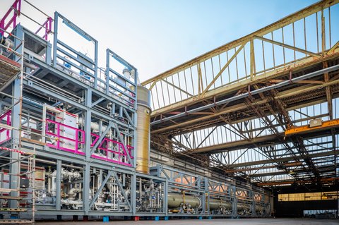 thyssenkrupp nucera’s standardized 20 MW alkaline water electrolysis module scalum® at the company’s module yard in Spain.