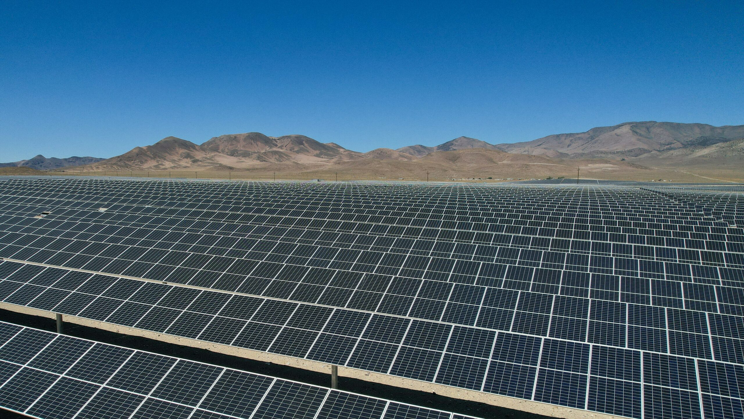 El Boletín Oficial del Estado ha publicado, en la segunda de octubre, diez proyectos renovables, entre los que destaca un proyecto de almacenamiento BESS de 176 MW en Toledo. - Artículo de energía solar EXAASOLAR