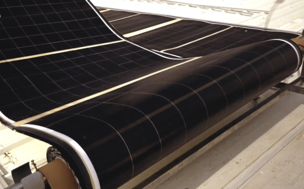 Un rollo! Apollo fabrica paneles solares flexibles que se pueden
